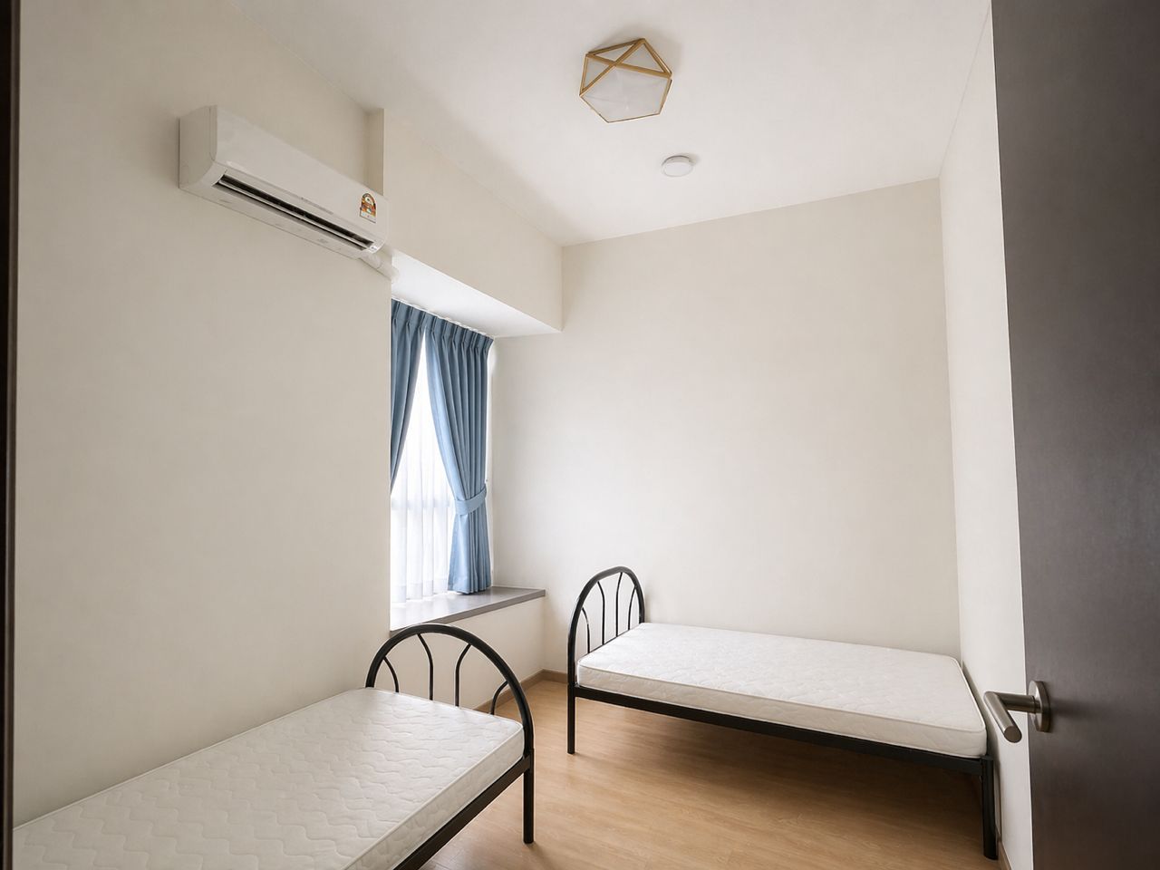 Second bedroom with two single beds