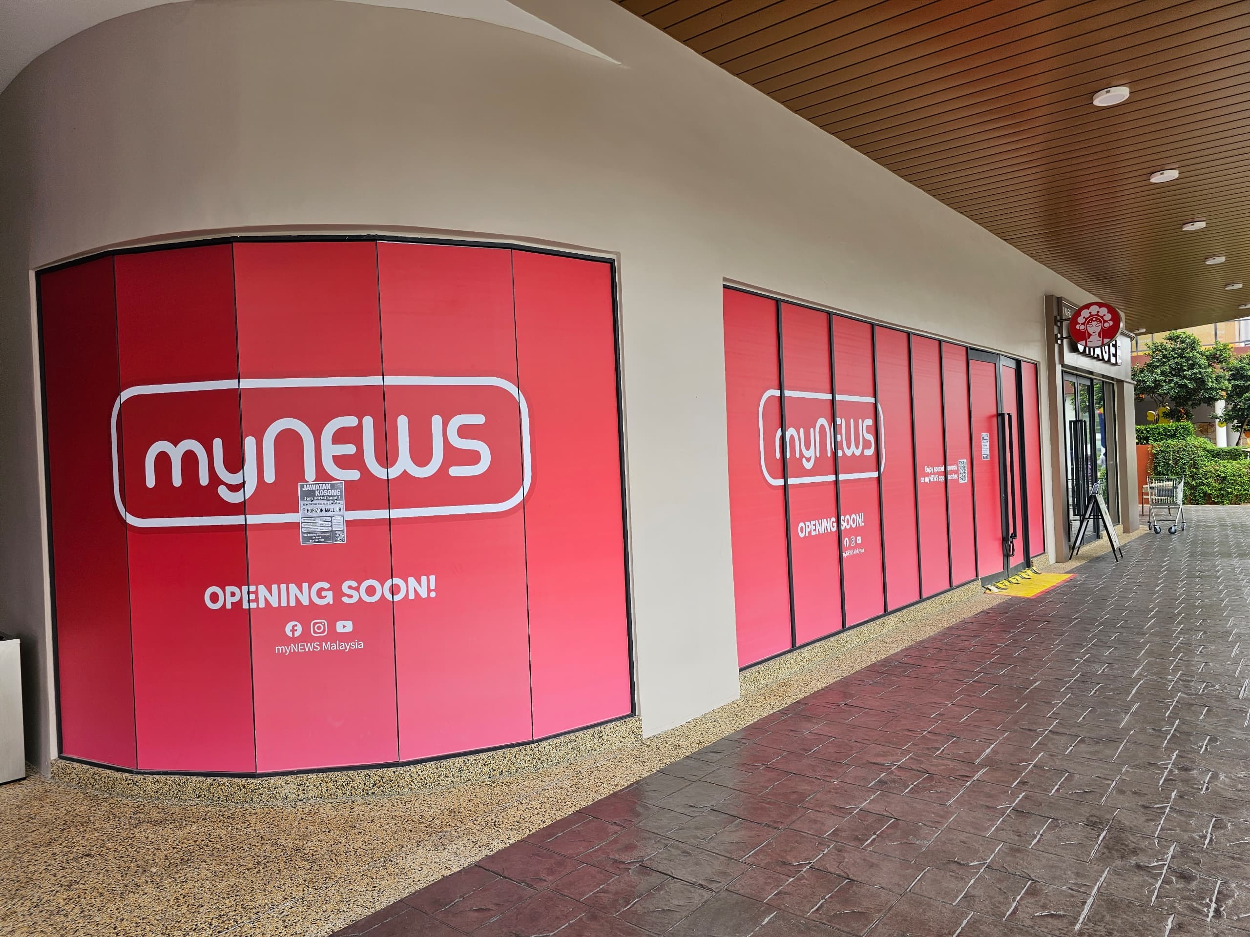 Corner retail frontage