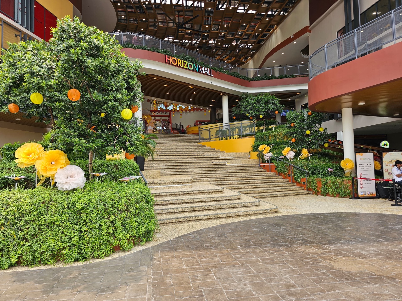 Horizon Mall entrance and public realm