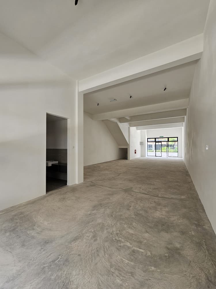 Ground-floor commercial interior