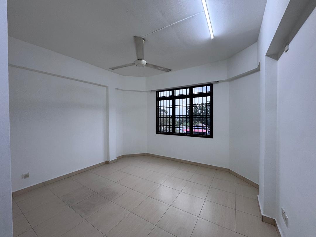 Bedroom with tiled floor